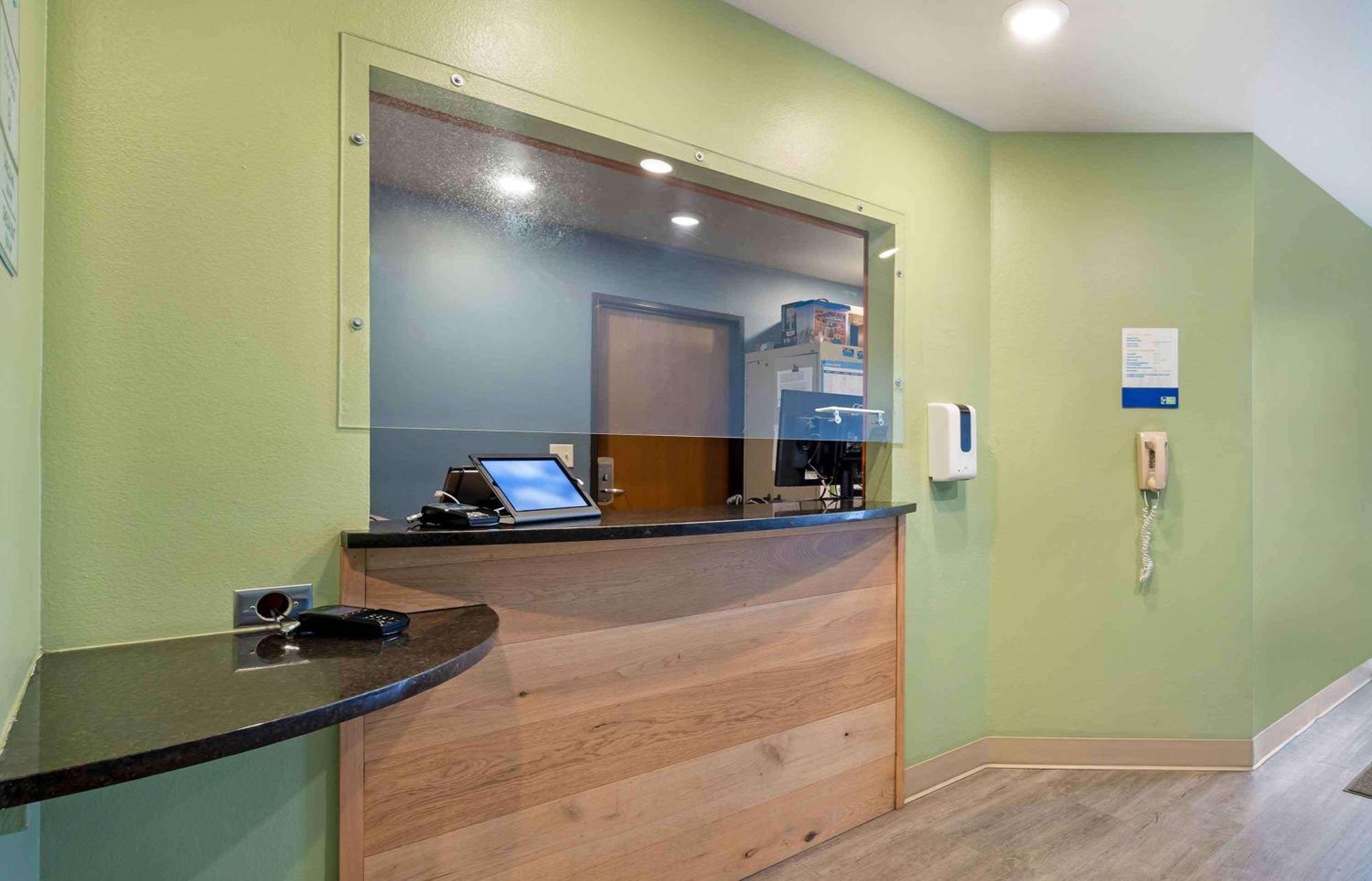 Extended Stay America Select Suites - Wichita - Airport Buitenkant foto