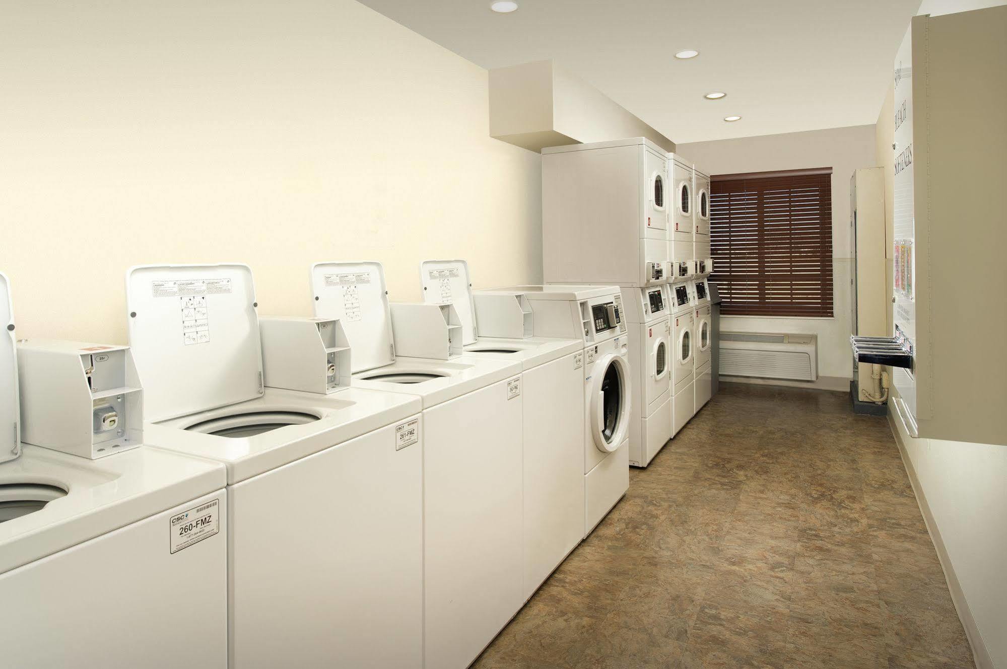 Extended Stay America Select Suites - Wichita - Airport Buitenkant foto